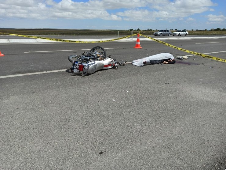 Aksaray’da motosiklet traktöre bağlı tarım makinesine çarptı: 1 ölü