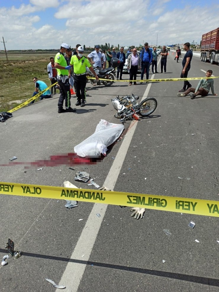 Aksaray’da motosiklet traktöre bağlı tarım makinesine çarptı: 1 ölü