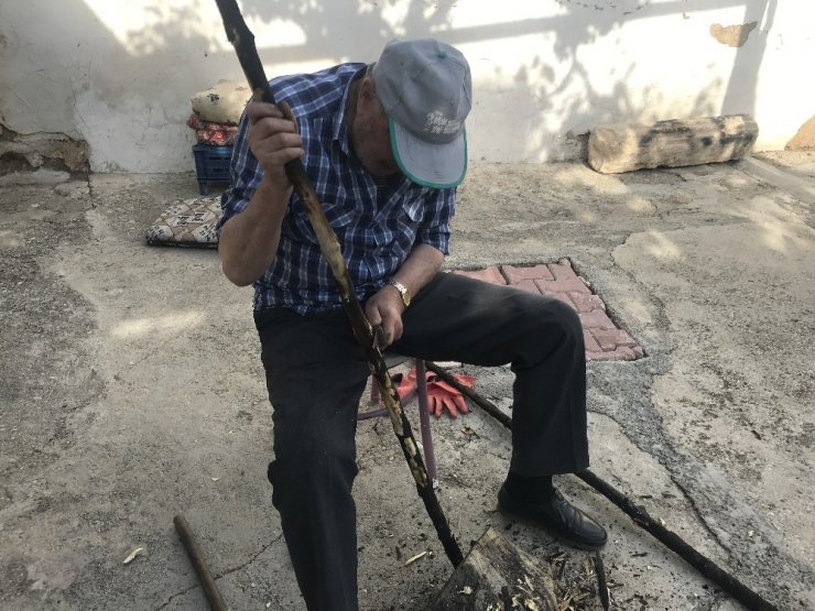 Konya’da 65 yaş üzeri vatandaşlar vaktini bahçesinde değerlendiriyor