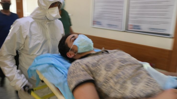 Ambulans uçakla Türkiye’ye getirilen yaralı genç: “Devletimize minnettarım”