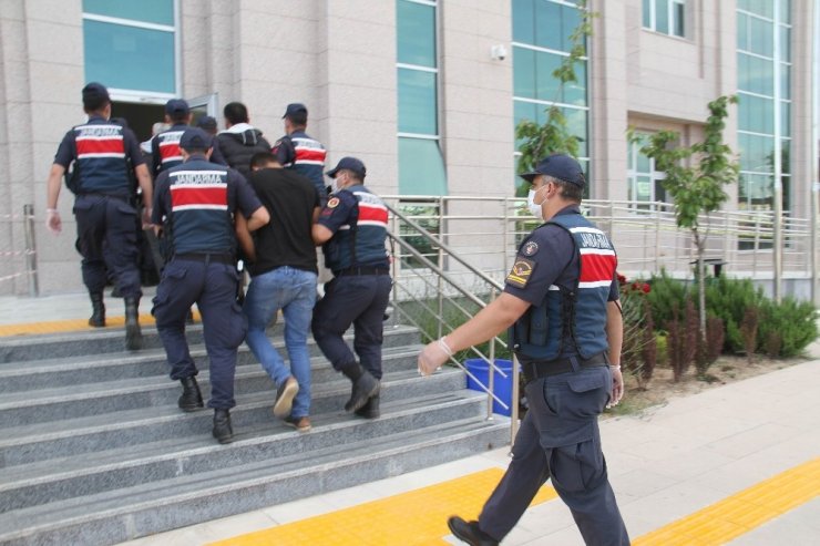 Konya ve Antalya’da jandarmadan silah operasyonu: 3 tutuklama