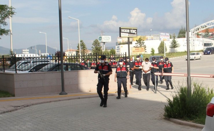Konya ve Antalya’da jandarmadan silah operasyonu: 3 tutuklama