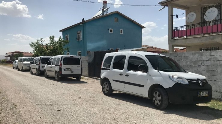 Halasını tüfekle başından vurdu