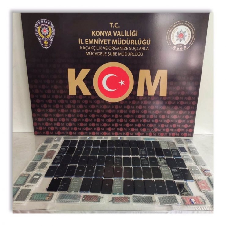 Konya’da gümrük kaçağı telefon ve kaçak içki ele geçirildi