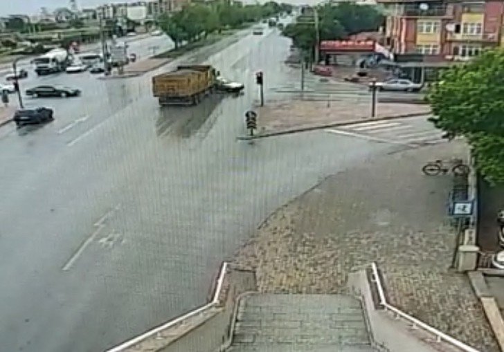 Konya’da anne ve kızının öldüğü kaza kamerada