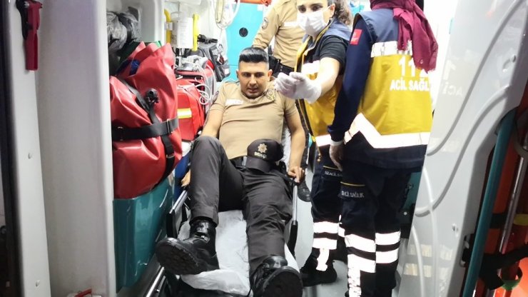 Alkollü sürücü önce bekçiyi ezdi, sonra polis memurunun ayağını kırdı