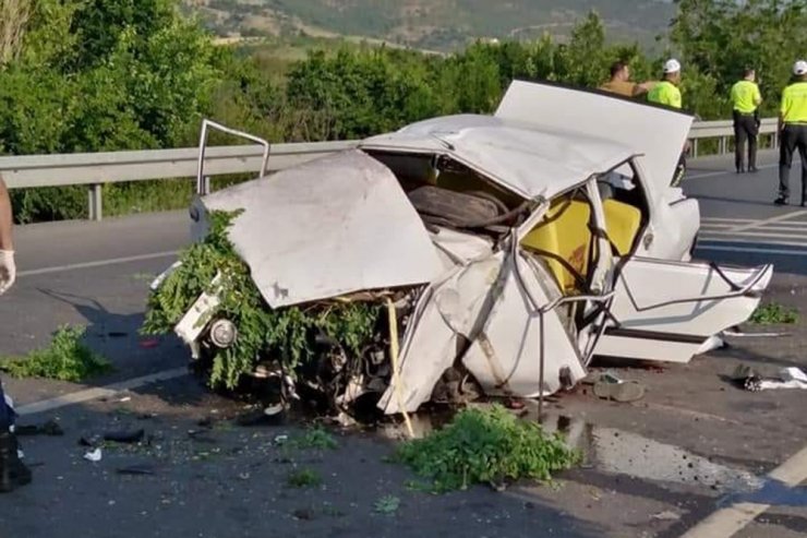 Konya’da refüje çarpan otomobil takla attı: 3 ölü, 2 yaralı