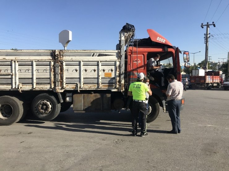 Konya’da kamyonla motosiklet çarpıştı: 1 ölü