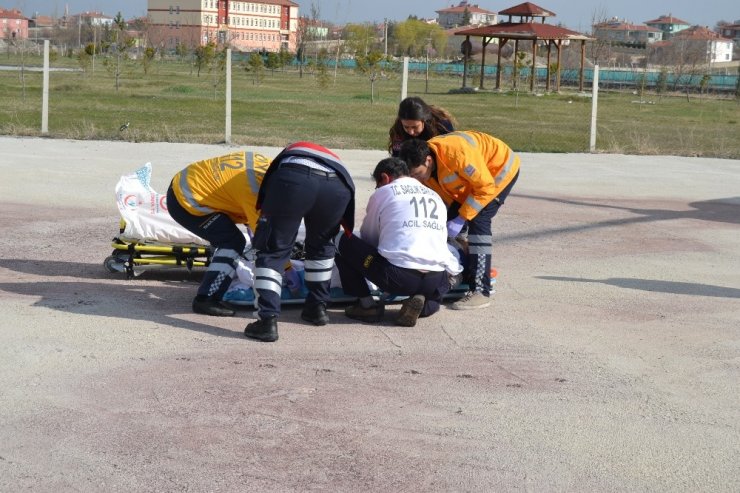 Kalp krizi geçiren tarım işçisi helikopter ambulansla hastaneye sevk edildi