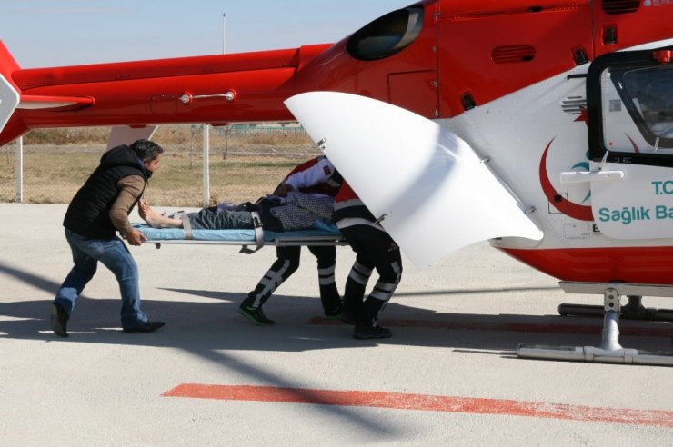 Kalp krizi geçiren tarım işçisi helikopter ambulansla hastaneye sevk edildi