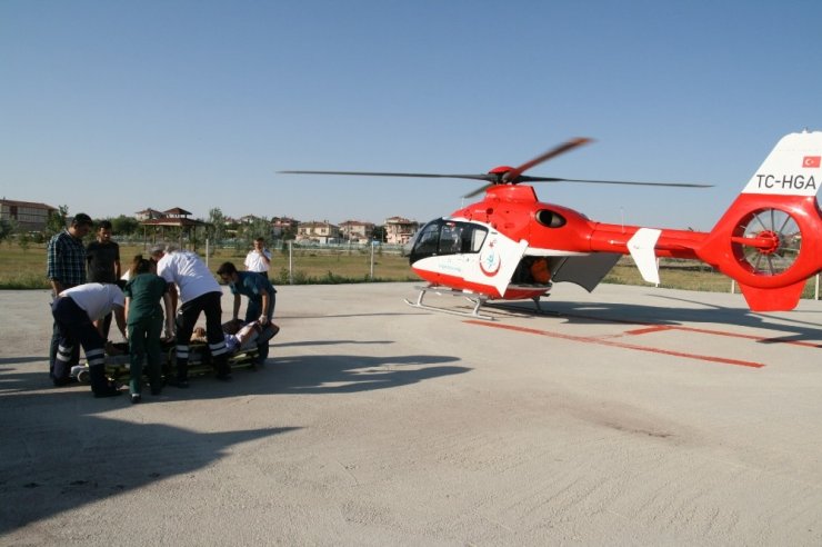 Kalp krizi geçiren tarım işçisi helikopter ambulansla hastaneye sevk edildi