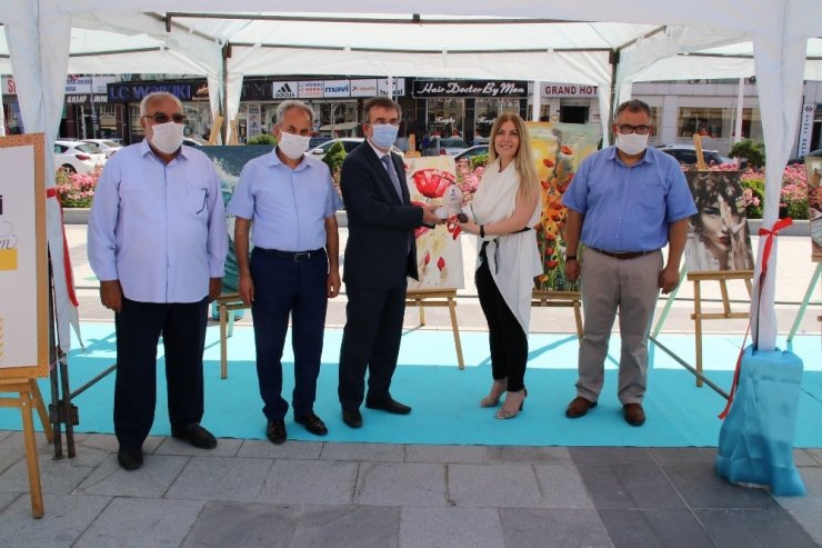 Akşehir’de şenlik sergileri açıldı