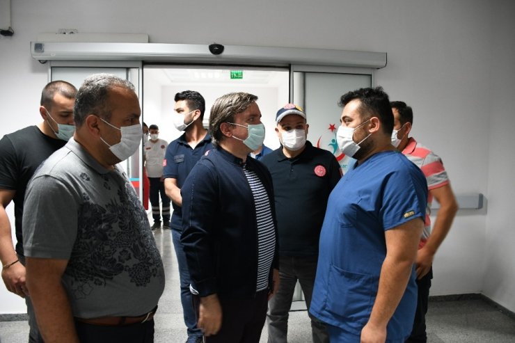 Vali Aydoğdu çöken inşaatta yaralanan işçileri ziyaret etti