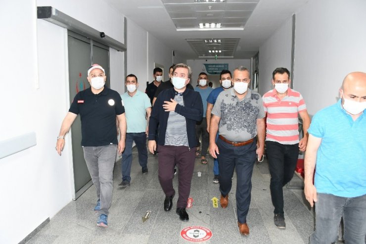 Vali Aydoğdu çöken inşaatta yaralanan işçileri ziyaret etti