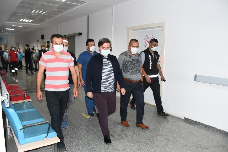 Vali Aydoğdu çöken inşaatta yaralanan işçileri ziyaret etti