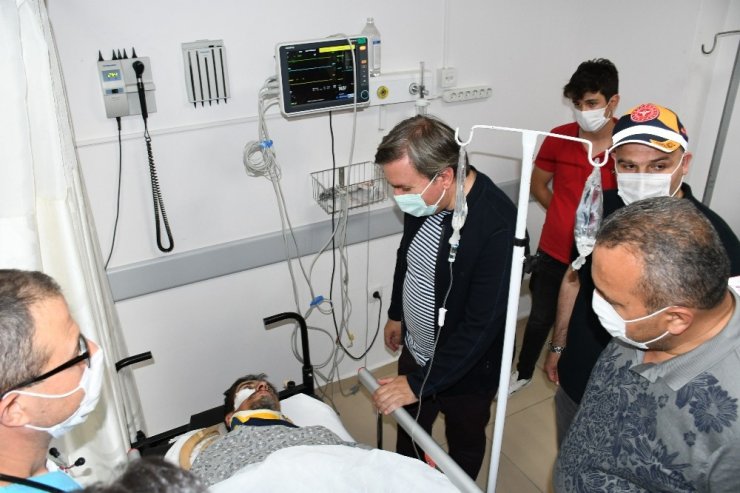 Vali Aydoğdu çöken inşaatta yaralanan işçileri ziyaret etti