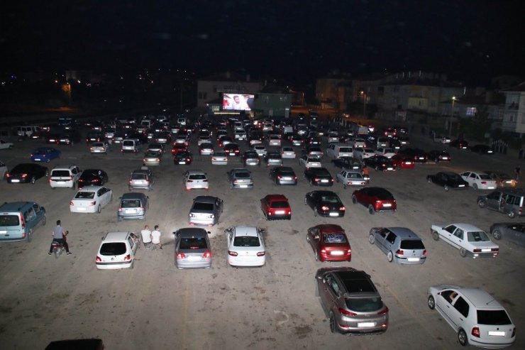 Nasreddin Hoca Şenliğinde arabalı sinema etkinliğine yoğun ilgi