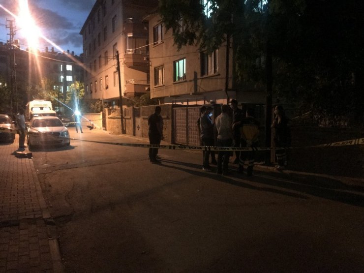 Birlikte yaşadığı kadını öldürüp intihar etti