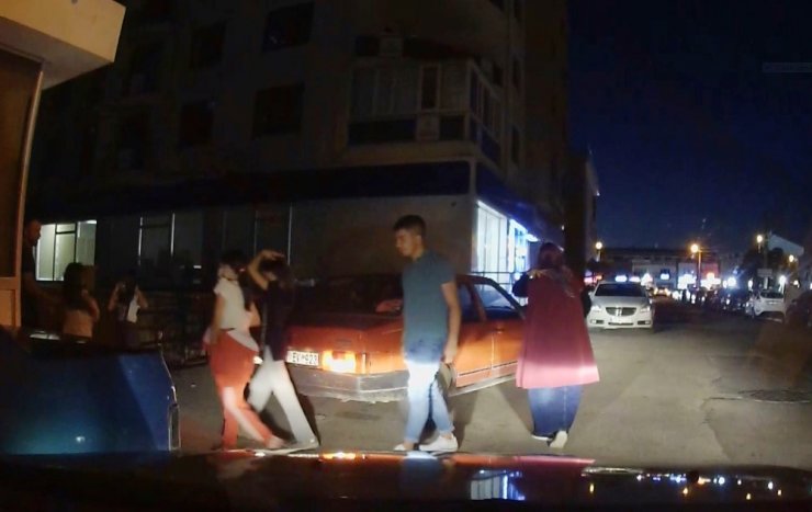 Korona virüsü yok saydılar, 5 kişilik otomobilden 10 kişi çıktı