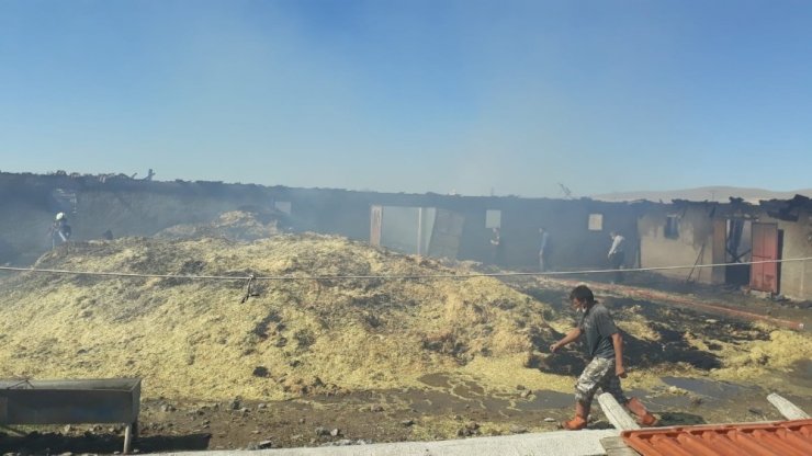 Kulu’da ağıl yangını