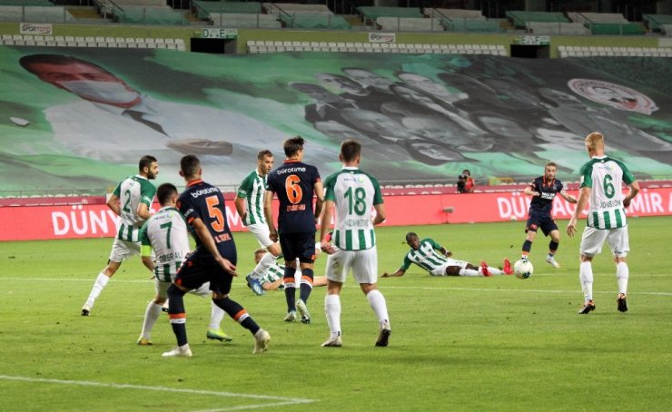 Süper Lig: Konyaspor: 3 - Başakşehir: 1 (İlk yarı)