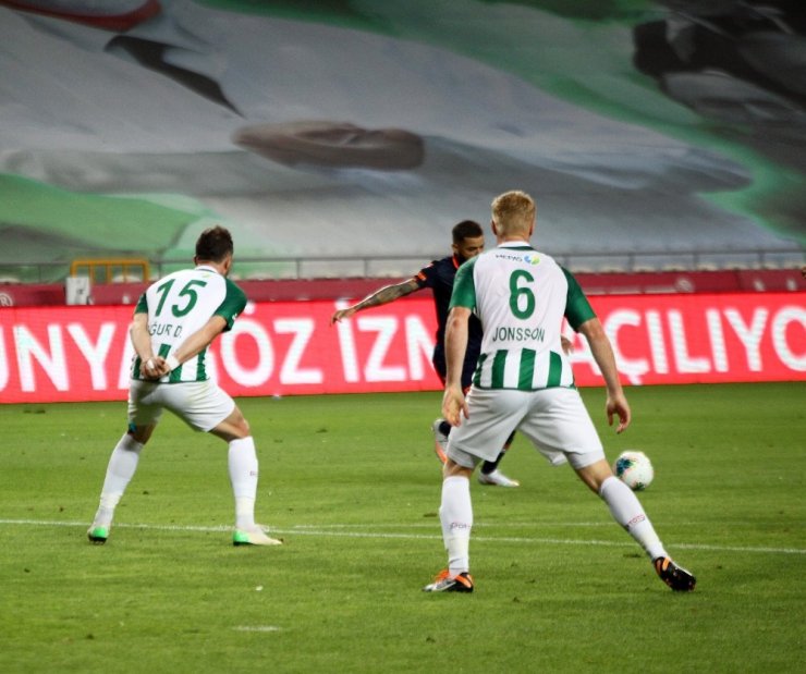 Süper Lig: Konyaspor: 3 - Başakşehir: 1 (İlk yarı)