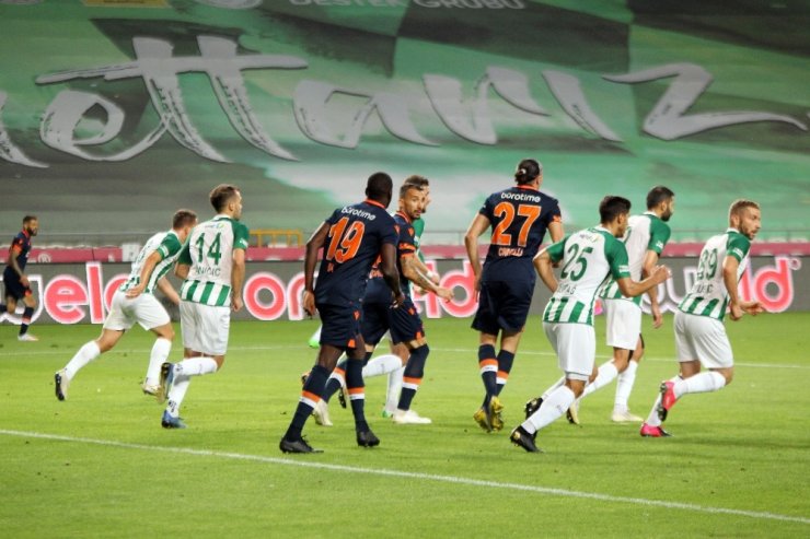 Süper Lig: Konyaspor: 3 - Başakşehir: 1 (İlk yarı)