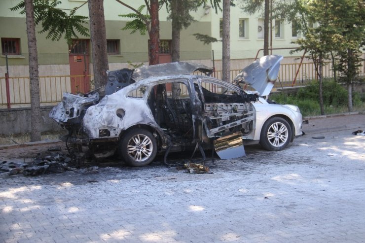 Otomobildeki piknik tüpü bomba gibi patladı