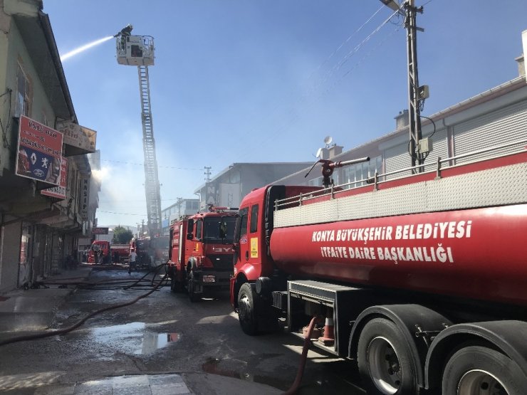 Konya’da tekstil atölyesinin çatısında yangın