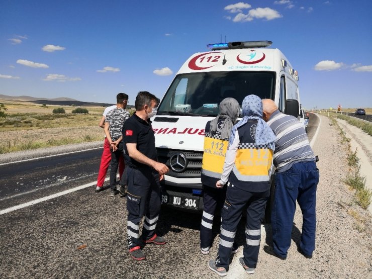 Eşinin mezarından dönerken kaza yaptı