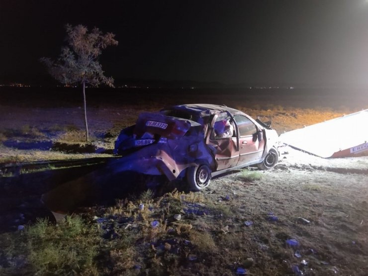 Lastiği patlayan otomobil takla attı: 1 ölü, 4 yaralı