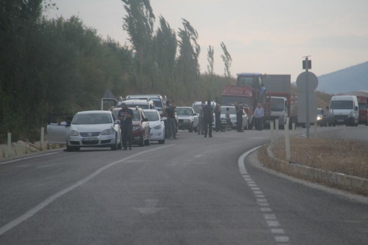 Ölümlü kazanın ardından mahalle sakinlerinden alt geçit eylemi