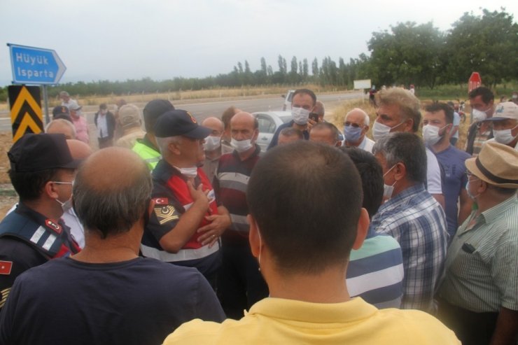 Ölümlü kazanın ardından mahalle sakinlerinden alt geçit eylemi