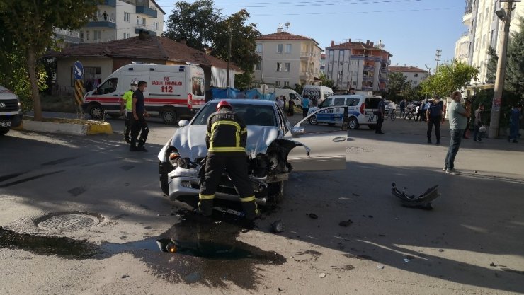 Aksaray’da yolcu minibüsüyle otomobil çarpıştı: 18 yaralı