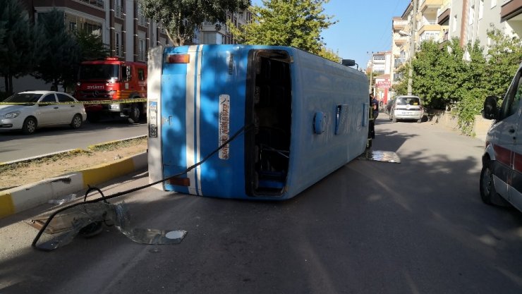 Aksaray’da yolcu minibüsüyle otomobil çarpıştı: 18 yaralı