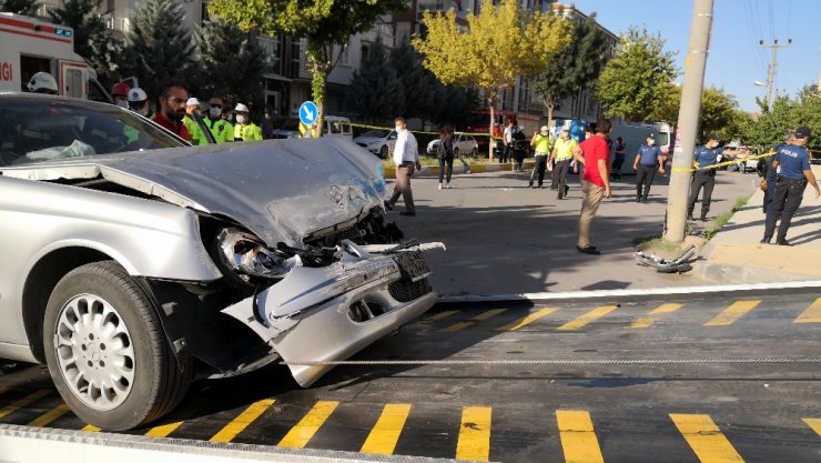 Aksaray’da yolcu minibüsüyle otomobil çarpıştı: 18 yaralı