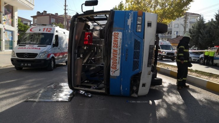 Aksaray’da yolcu minibüsüyle otomobil çarpıştı: 18 yaralı