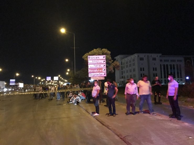 Cam yüklü kamyonete çarpan otomobil takla attı: 1 ölü, 3 yaralı