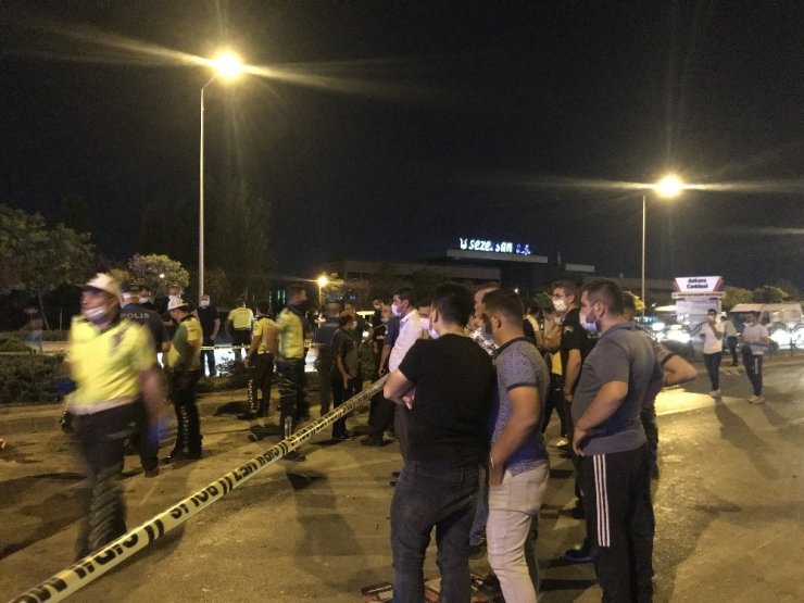 Cam yüklü kamyonete çarpan otomobil takla attı: 1 ölü, 3 yaralı