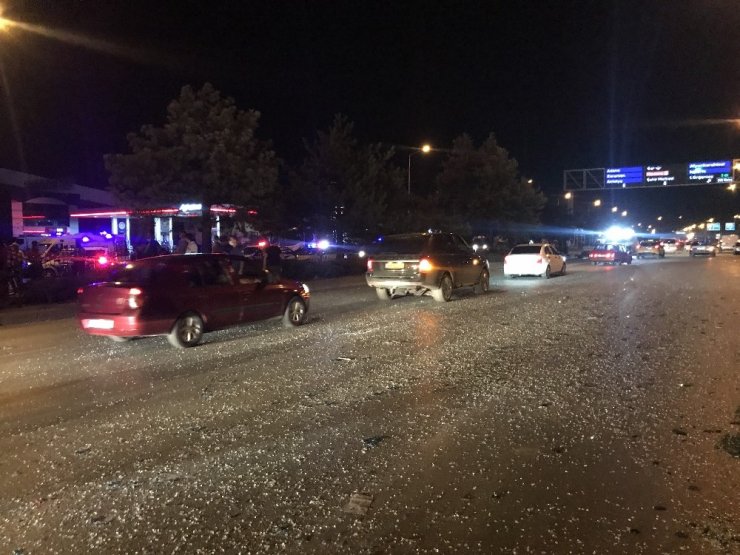 Cam yüklü kamyonete çarpan otomobil takla attı: 1 ölü, 3 yaralı