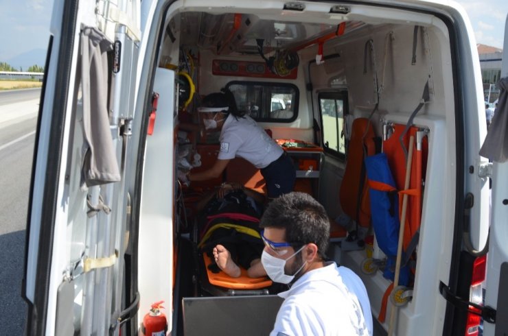Tırın kabini yerinden koptu: 2 yaralı