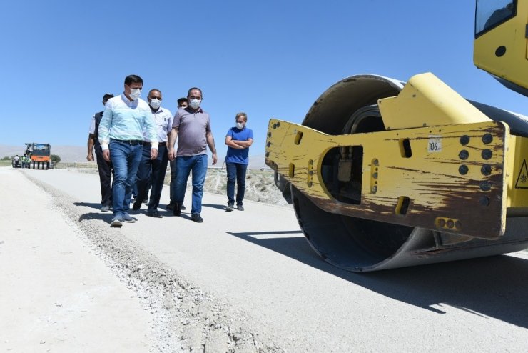 Karatay’da yol yapım ve asfaltlama çalışmaları sürüyor