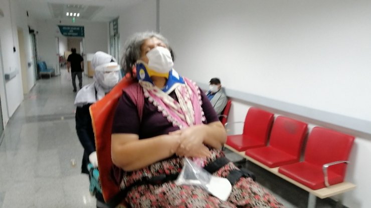 Şarampole devrilen otomobilde 1’i çocuk 5 kişi yaralandı