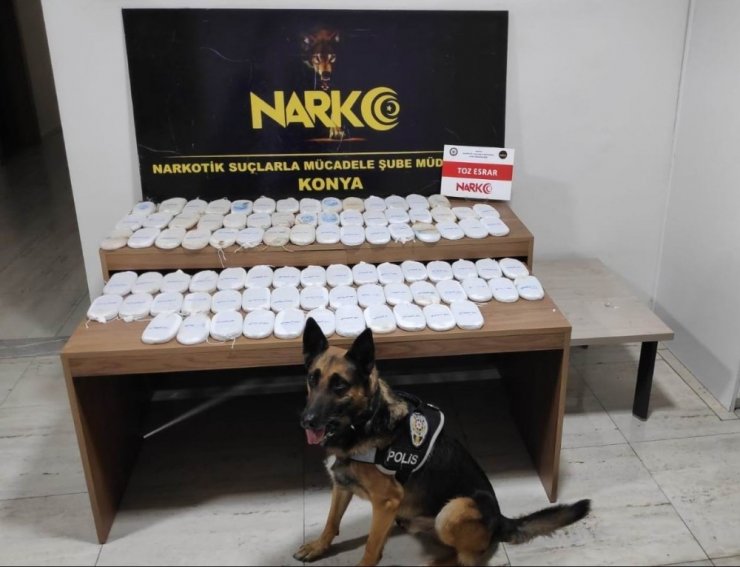Patlıcan ve zeytin dolu çuvallarından uyuşturucu ele geçirildi