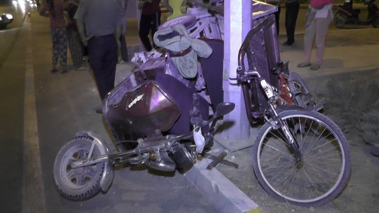 Kamyonet ile elektrikli bisiklet çarpıştı: 2 yaralı