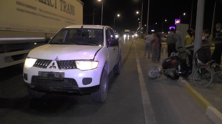 Kamyonet ile elektrikli bisiklet çarpıştı: 2 yaralı