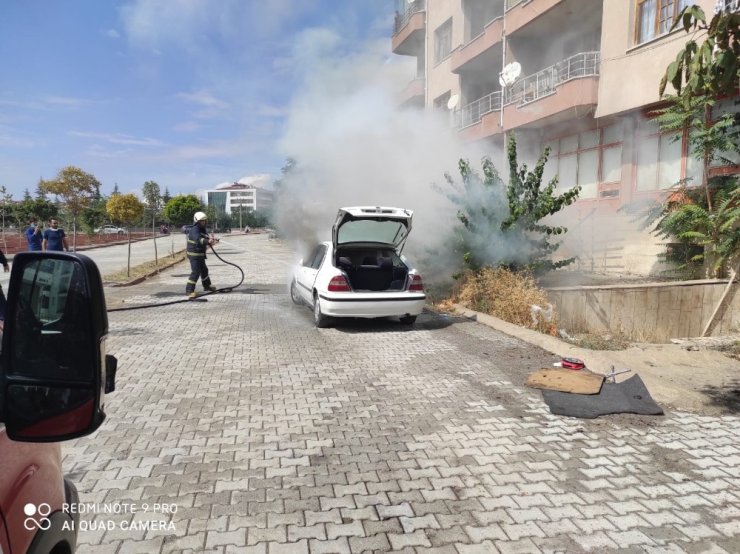 Park halindeki otomobilde yangın