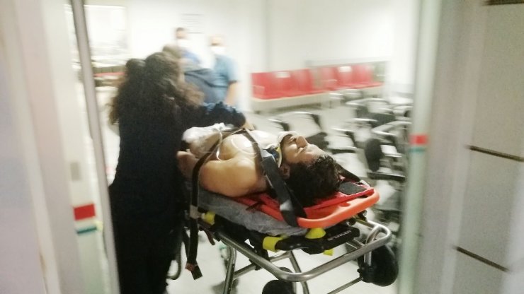 Önce husumetlisini, sonra da kavgayı ayırmak isteyen kuzenini bıçakladı