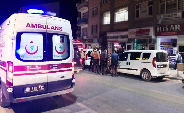 Önce husumetlisini, sonra da kavgayı ayırmak isteyen kuzenini bıçakladı