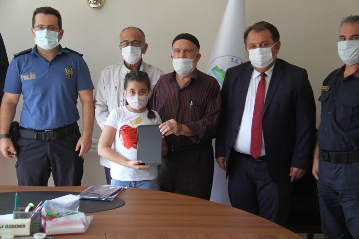 Hayırseverin bağışıyla tablet alındı